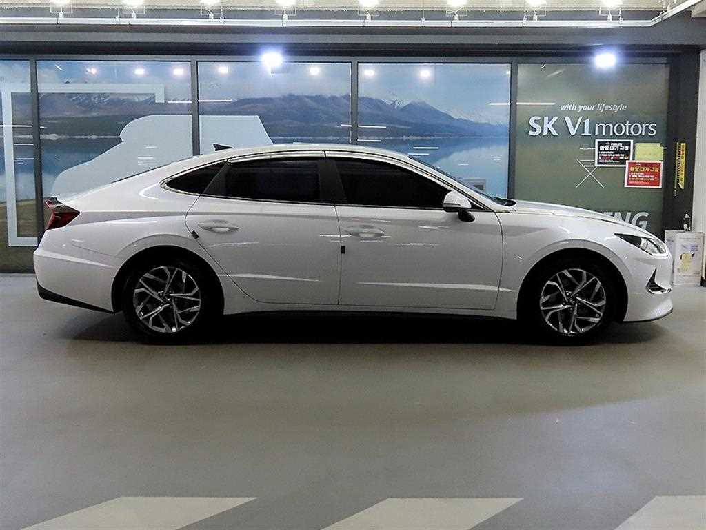 HYUNDAI Sonata - Vista 3