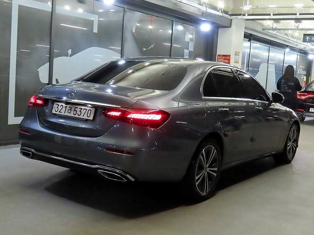 Mercedes Benz E class - Vista 4