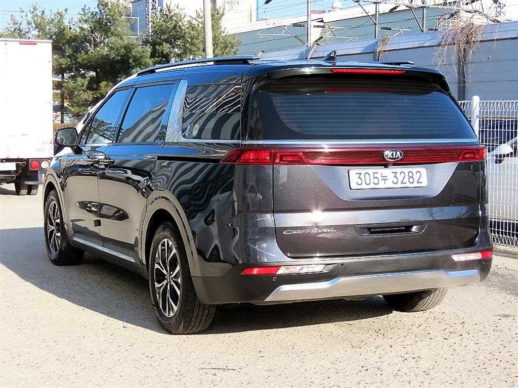 KIA Carnival - Vista 3