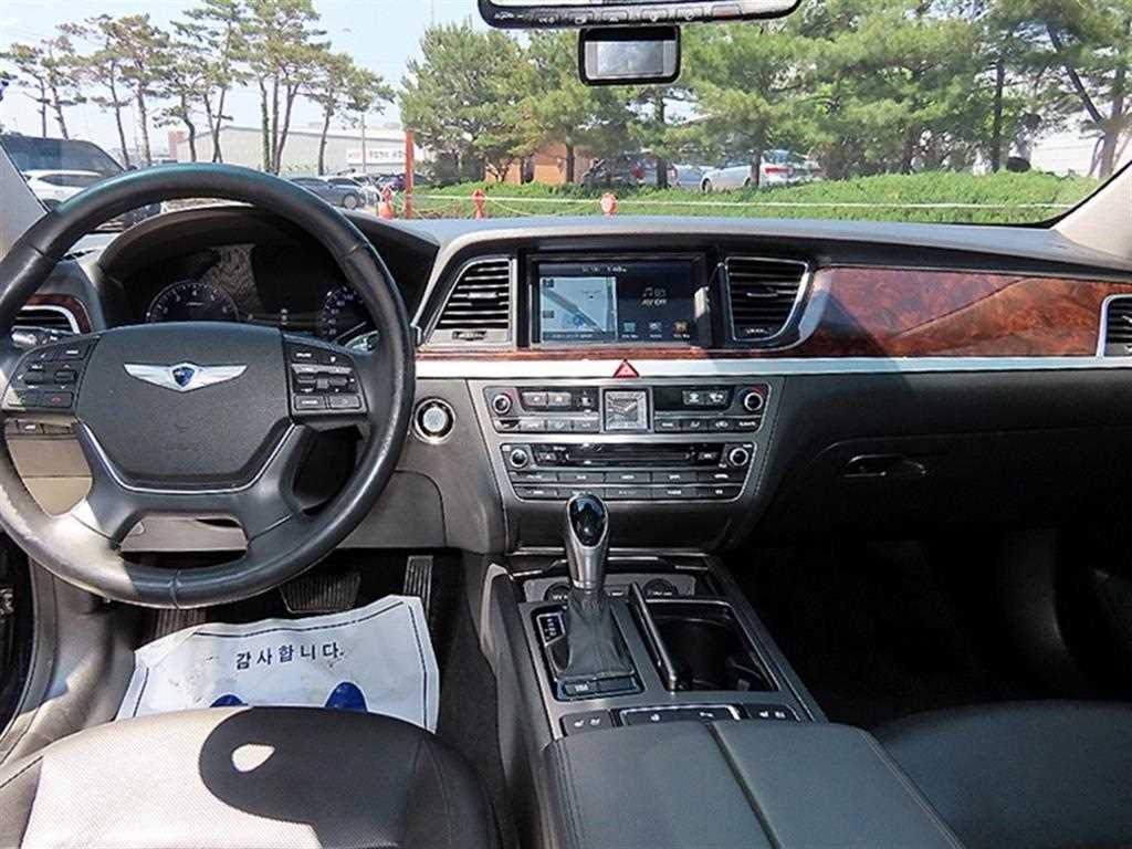 HYUNDAI Genesis - Vista 7