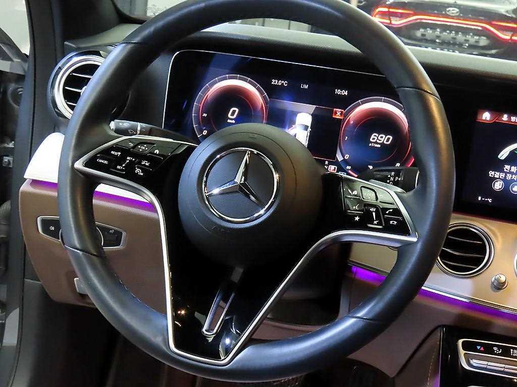 Mercedes Benz E class - Vista 8