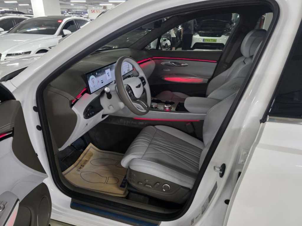 Genesis GV70 - Vista 9