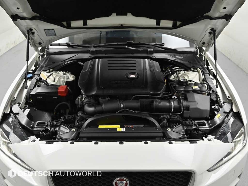 Jaguar XE - Vista 6