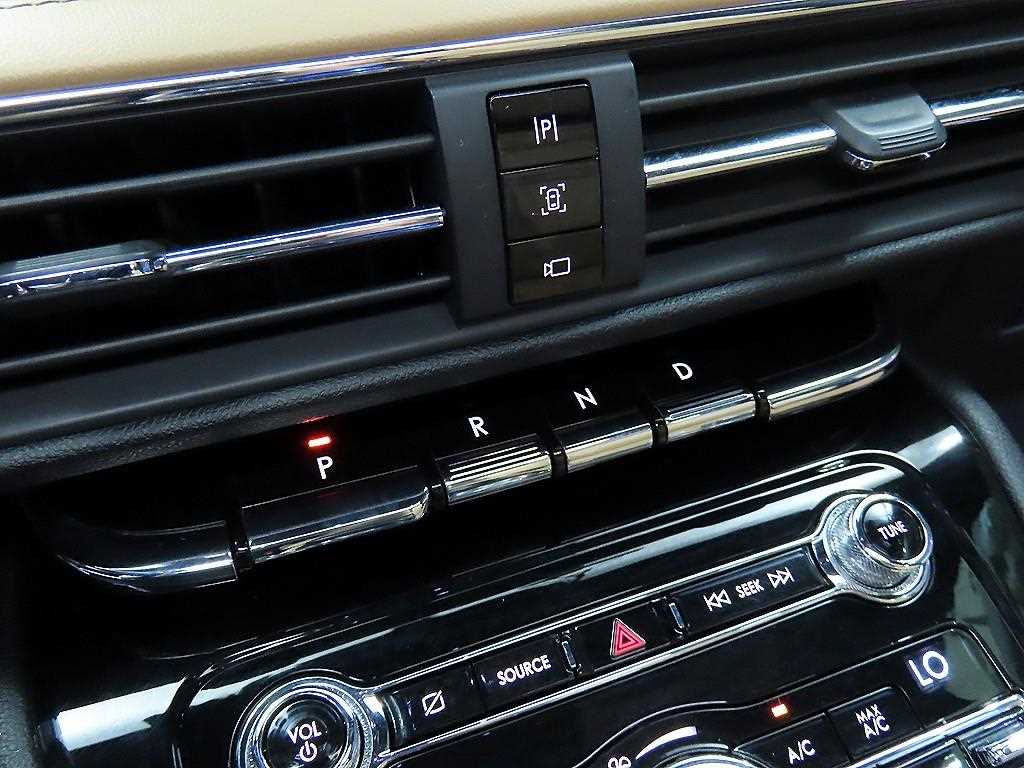 Lincoln Corsair - Vista 12