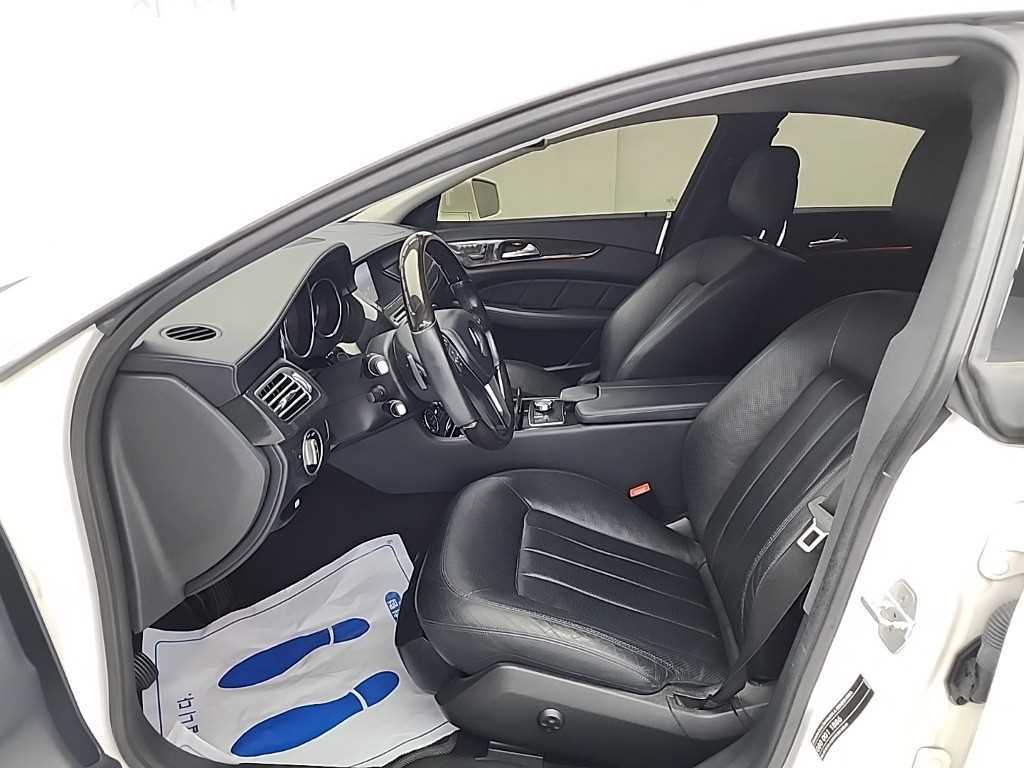 Mercedes Benz CLS Class - Vista 11