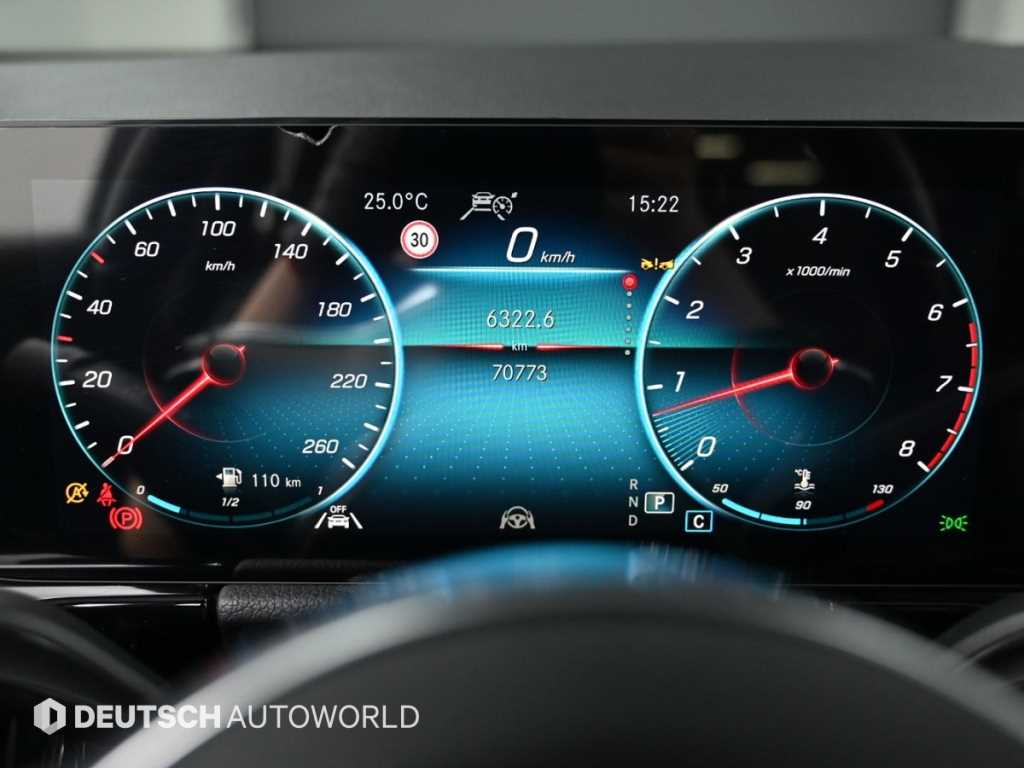 Mercedes Benz GLA Class - Vista 8