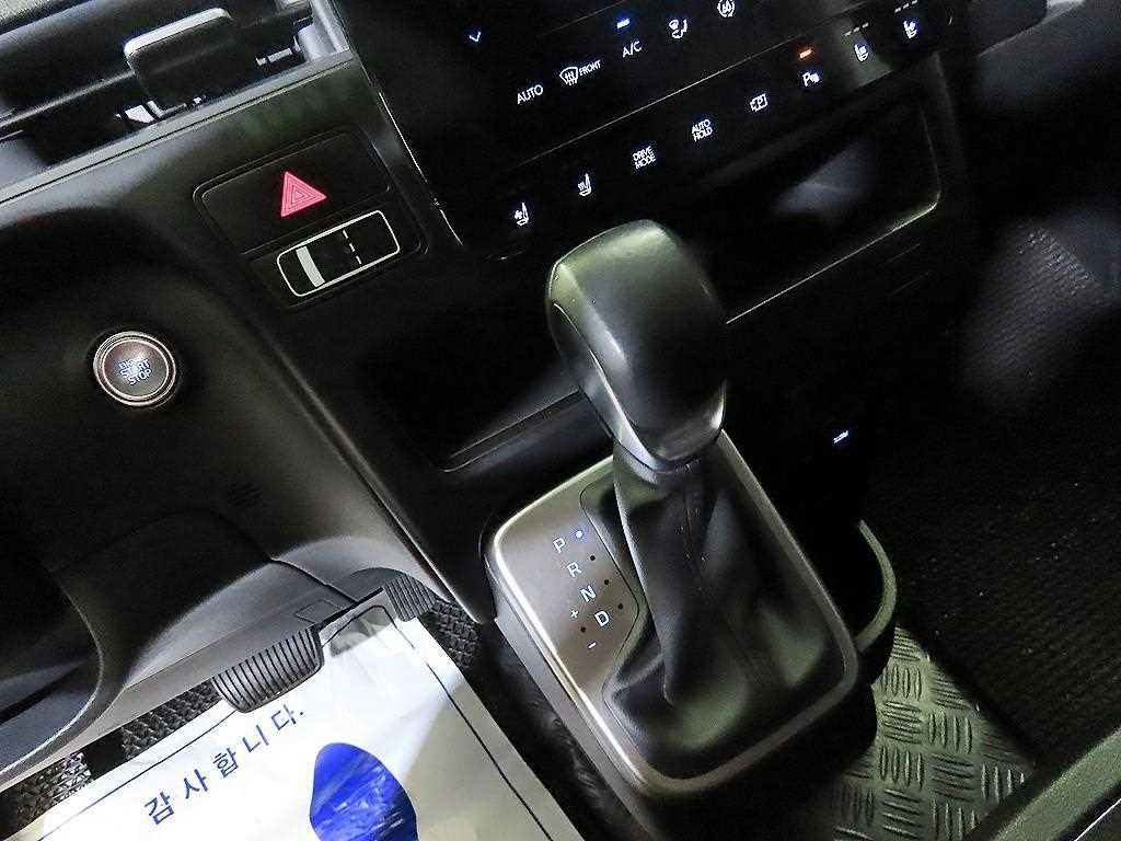 HYUNDAI Staria - Vista 12