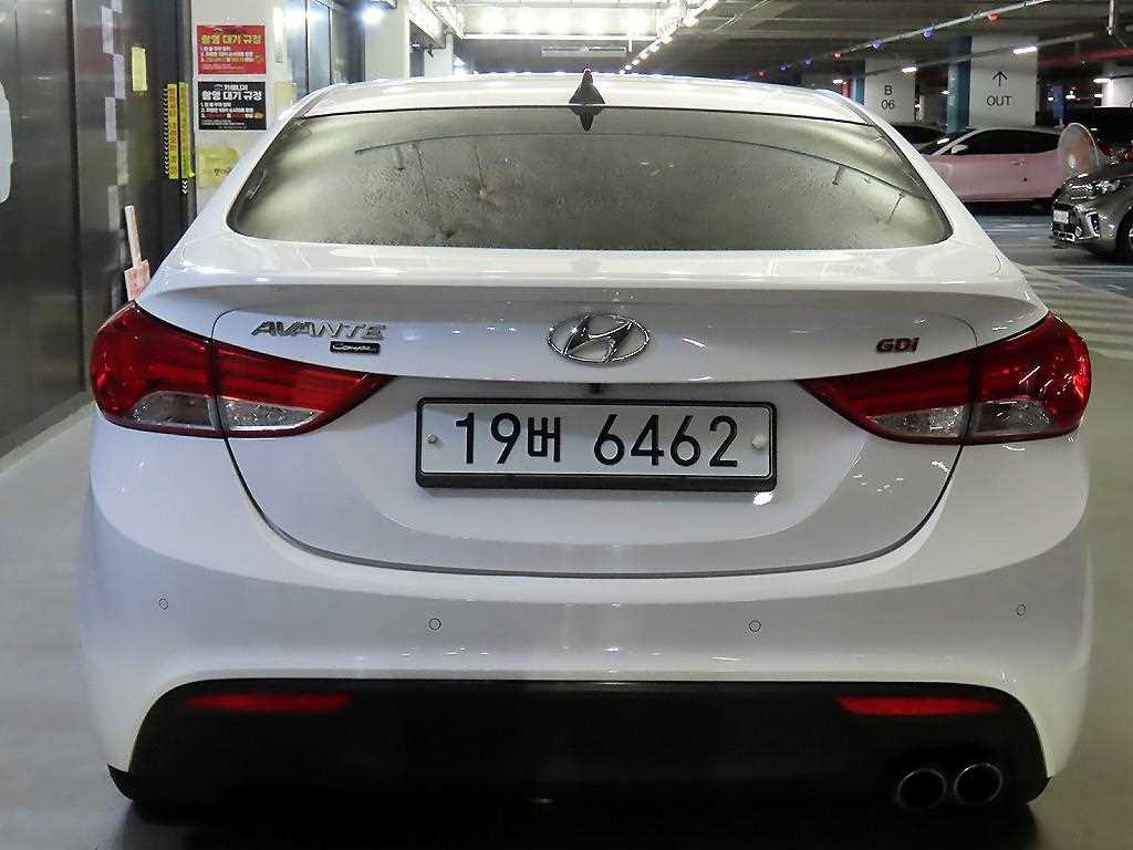 HYUNDAI Avante - Vista 5