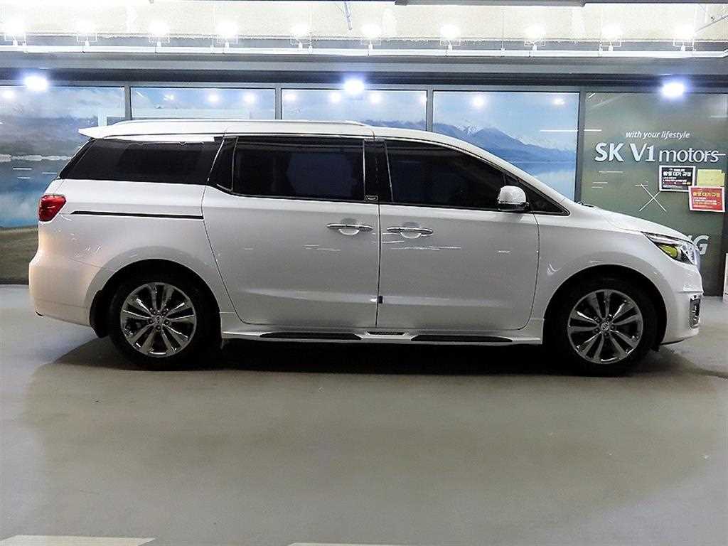 KIA Carnival - Vista 3