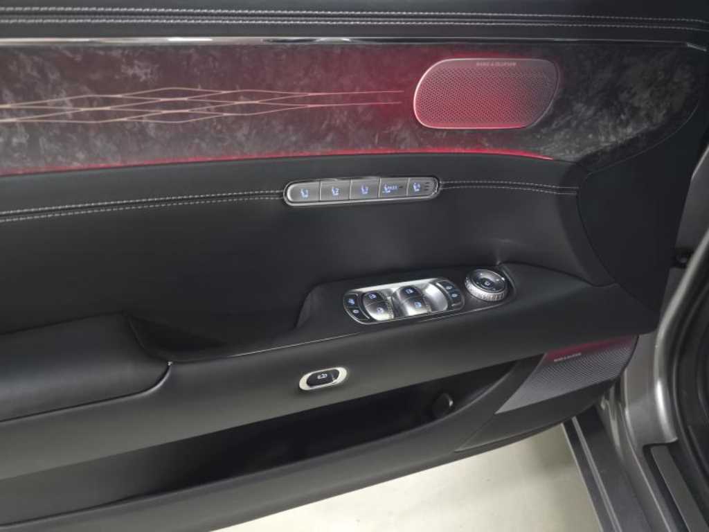 Genesis G90 - Vista 10