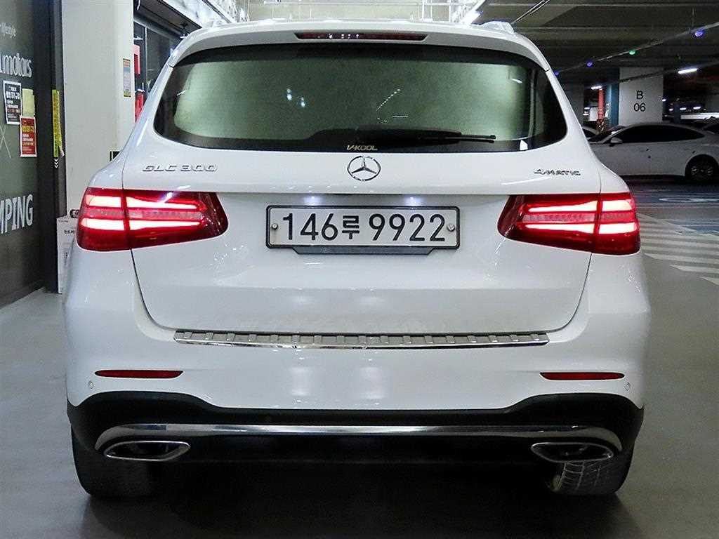 Mercedes Benz GLC Class - Vista 5