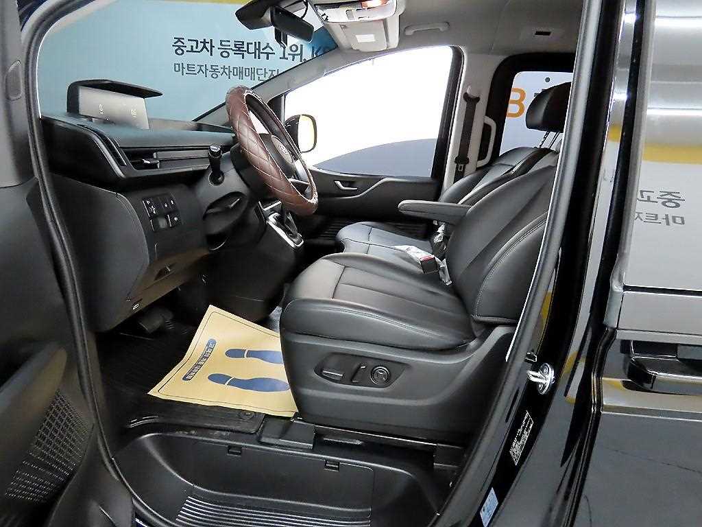 HYUNDAI Staria - Vista 5