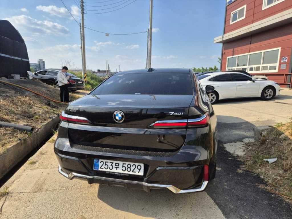 BMW 7 Series - Vista 4