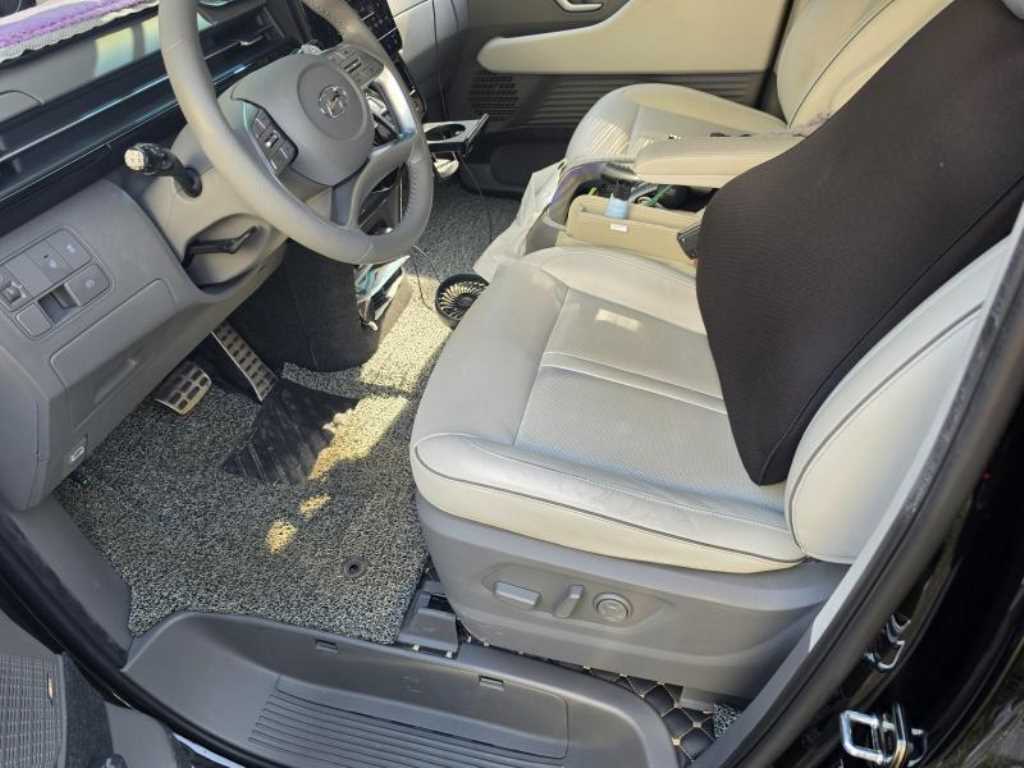 HYUNDAI Staria - Vista 11