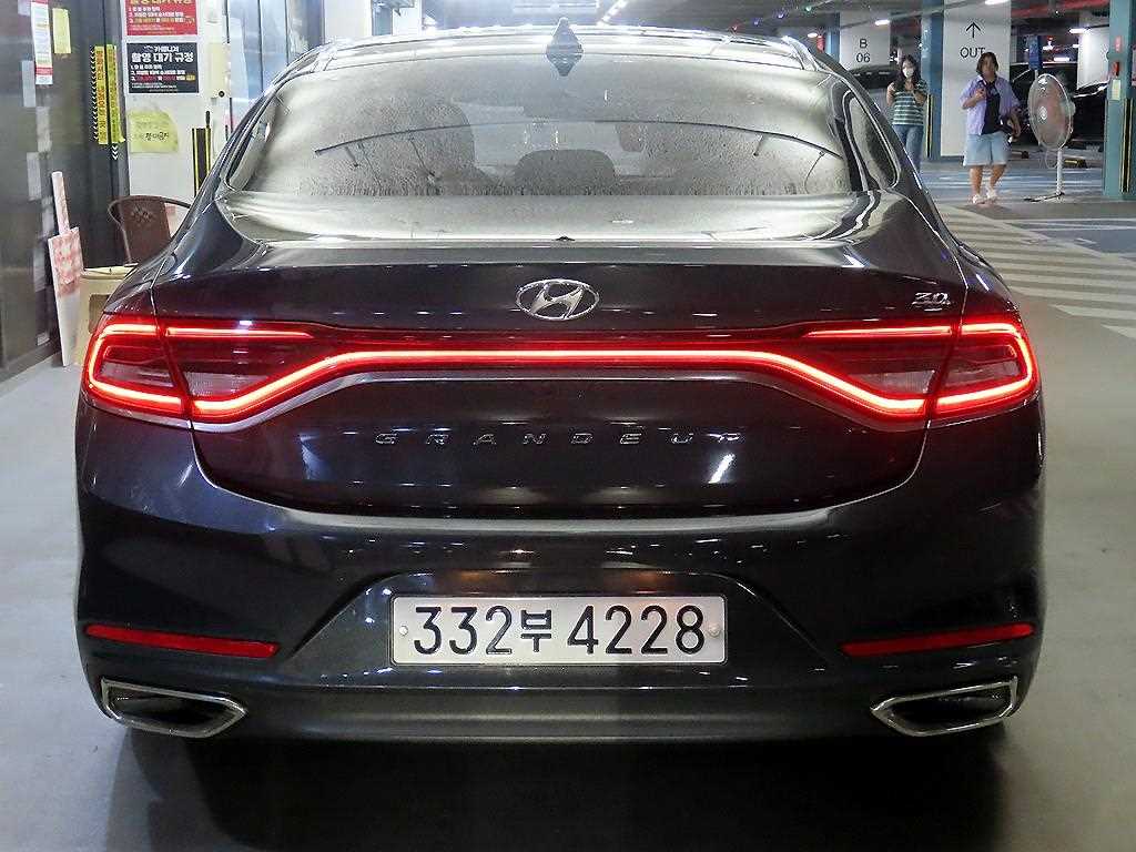HYUNDAI Grandeur - Vista 5