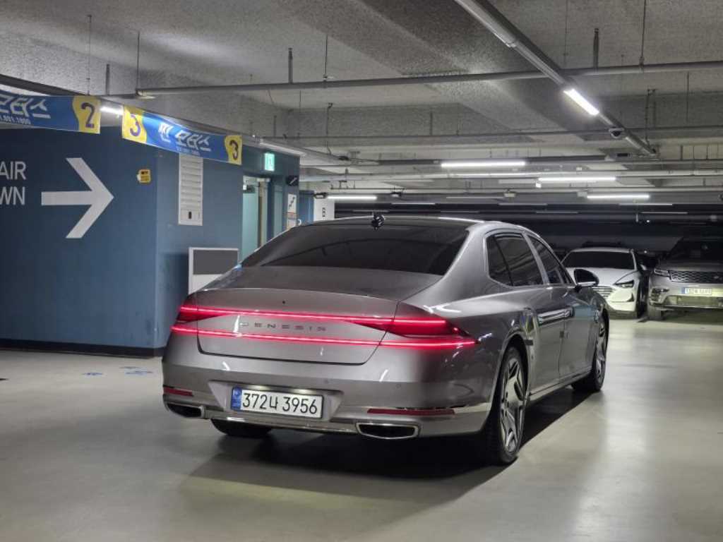 Genesis G90 - Vista 4