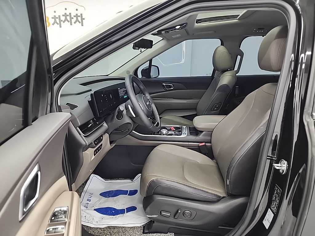 KIA Carnival - Vista 11