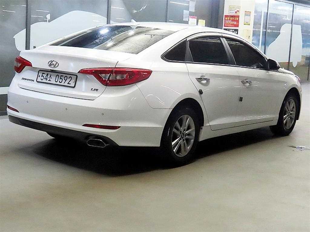 HYUNDAI Sonata - Vista 4