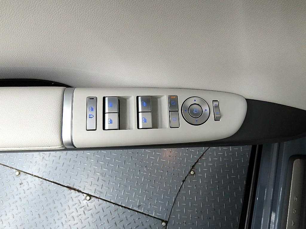 HYUNDAI Grandeur - Vista 11