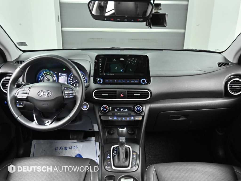 HYUNDAI Kona - Vista 7