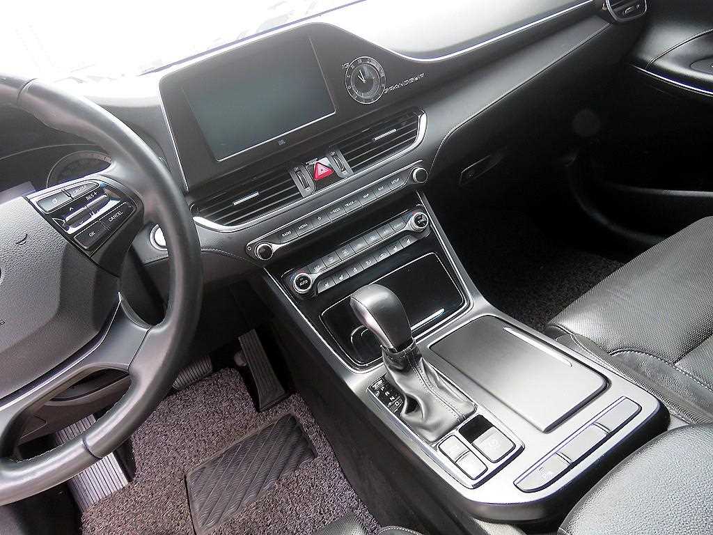 HYUNDAI Grandeur - Vista 12