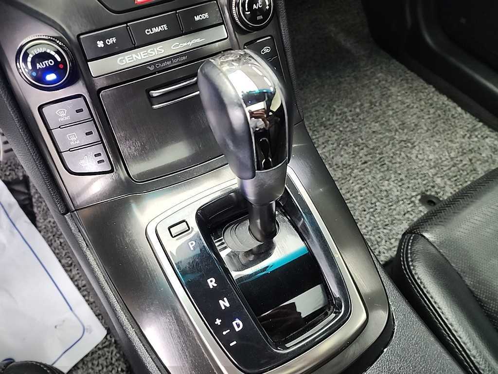 HYUNDAI Genesis - Vista 8