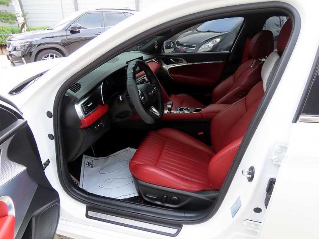 Genesis G70 - Vista 5