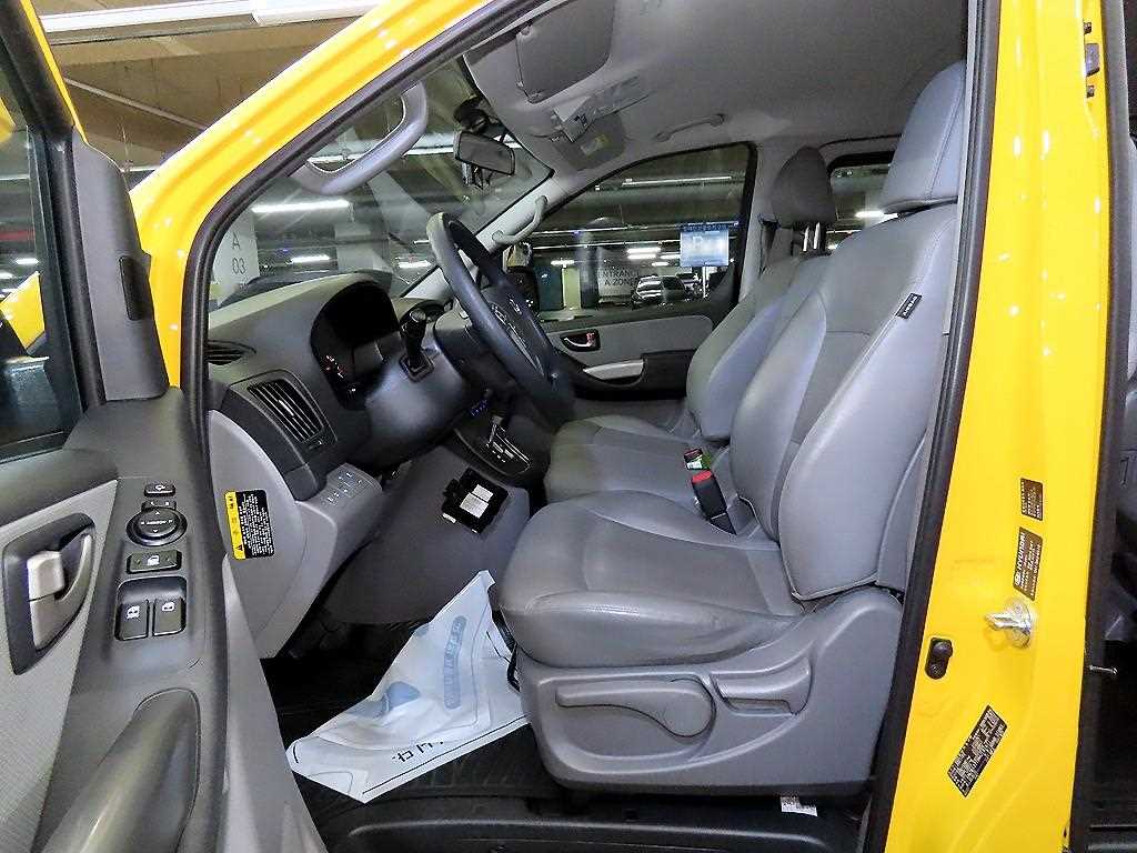 HYUNDAI Starex - Vista 6