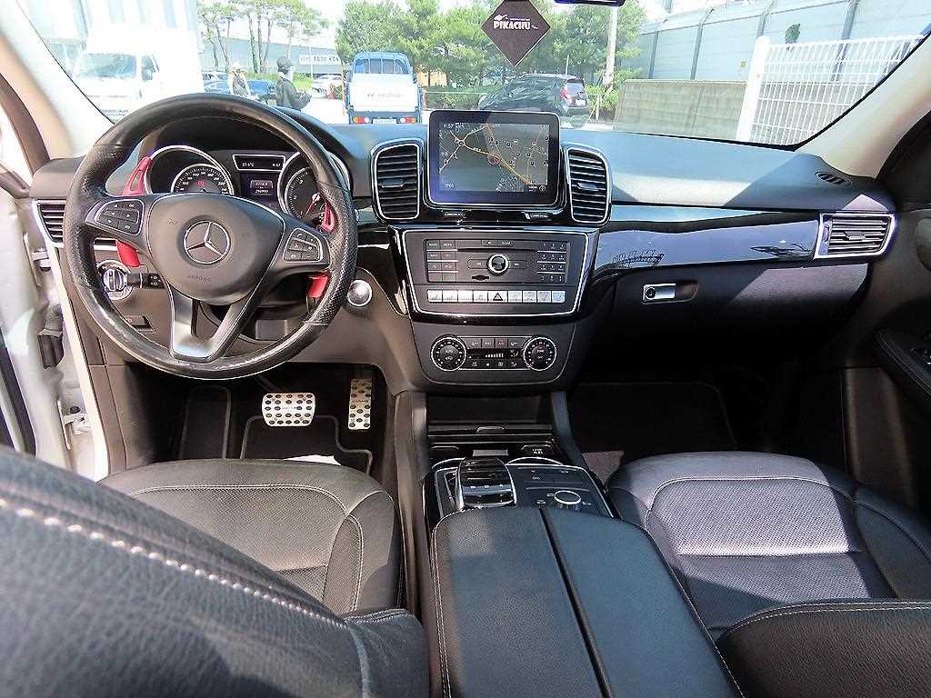 Mercedes Benz GLE Class - Vista 7