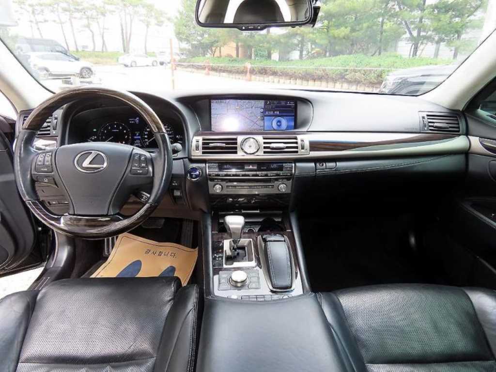 Lexus LS - Vista 7
