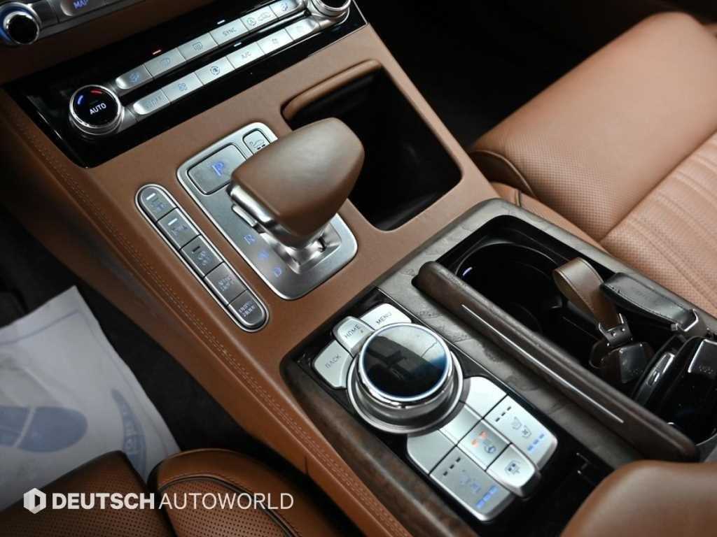 Genesis G90 - Vista 10