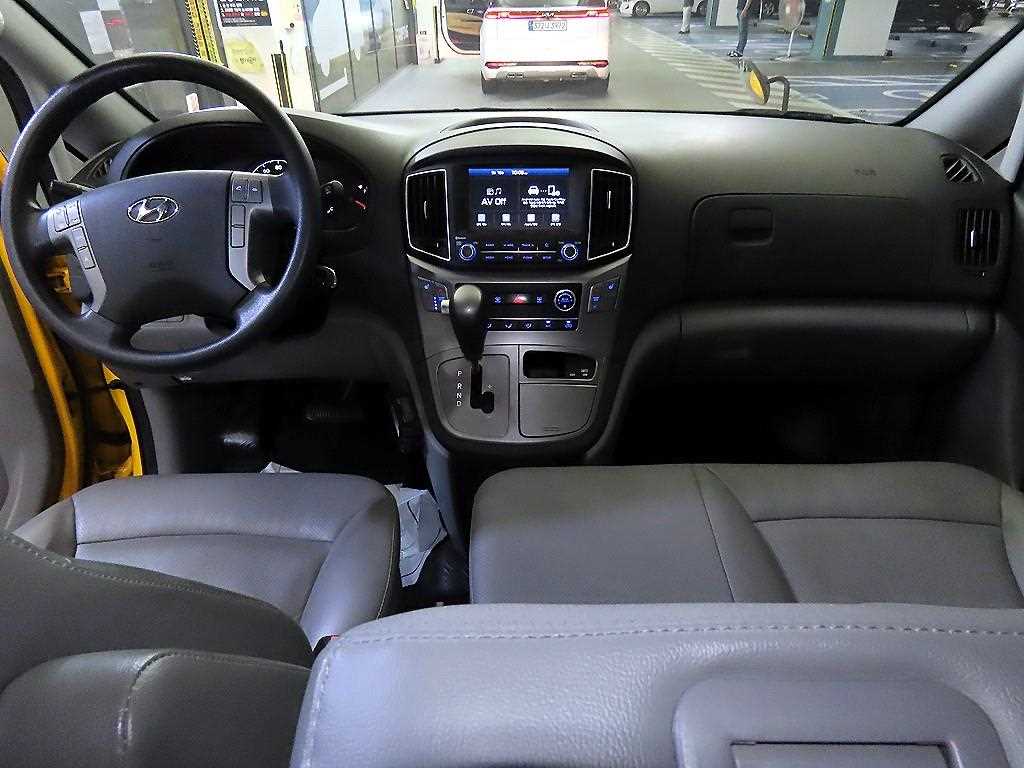 HYUNDAI Starex - Vista 10