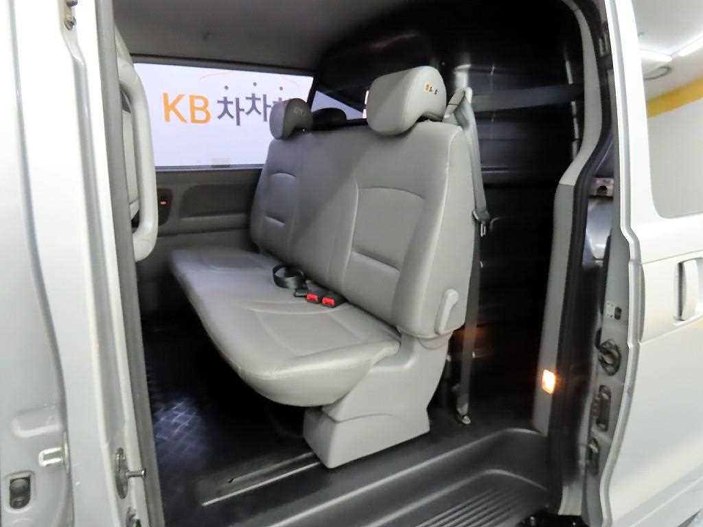 HYUNDAI Starex - Vista 6