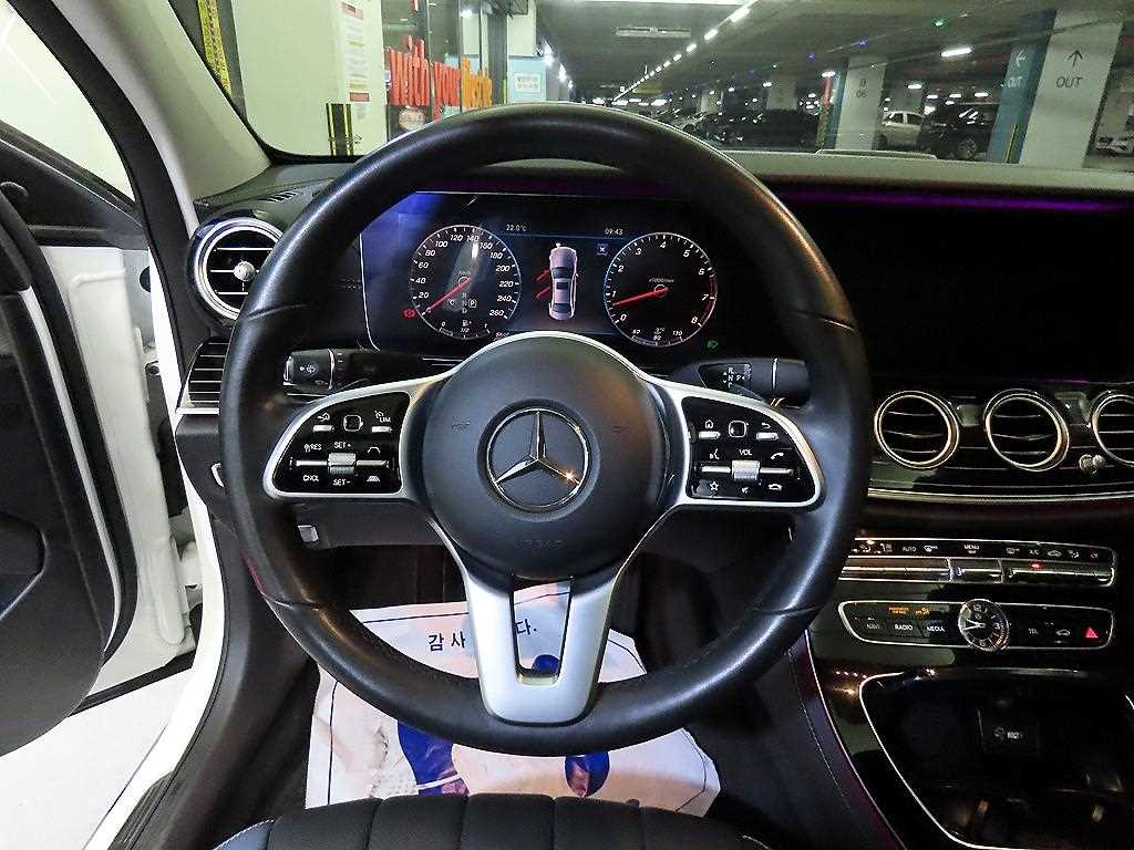 Mercedes Benz E class - Vista 8