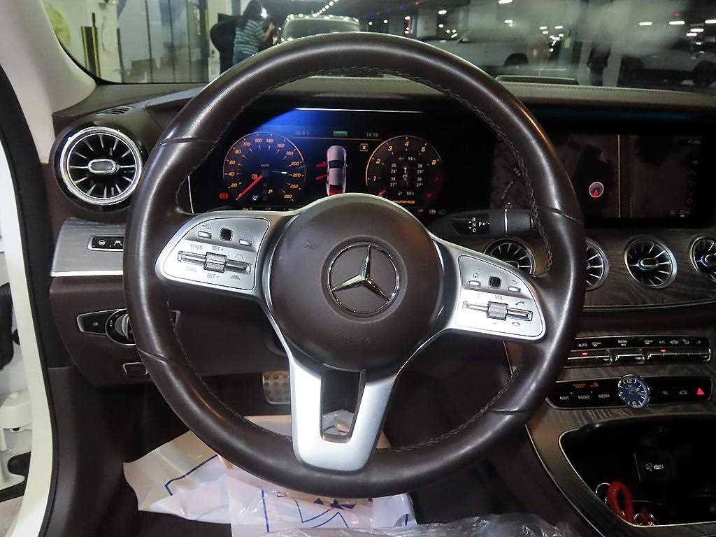 Mercedes Benz CLS Class - Vista 8