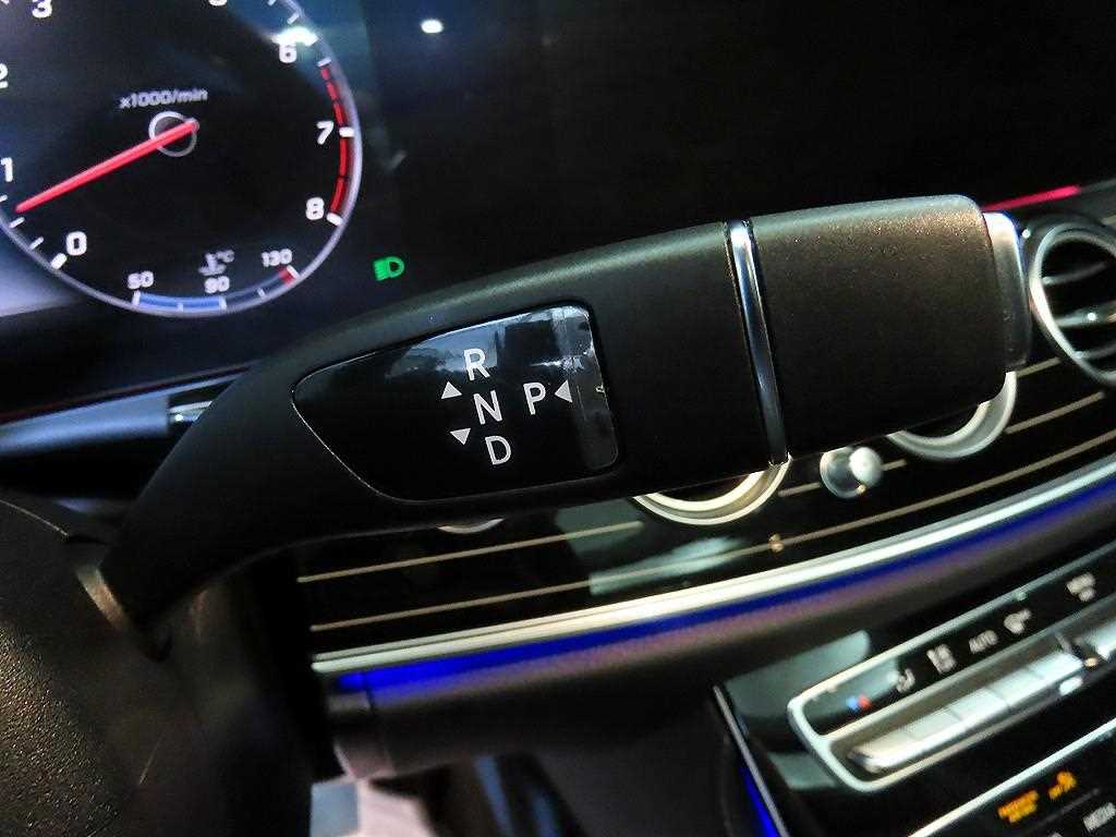 Mercedes Benz E class - Vista 12