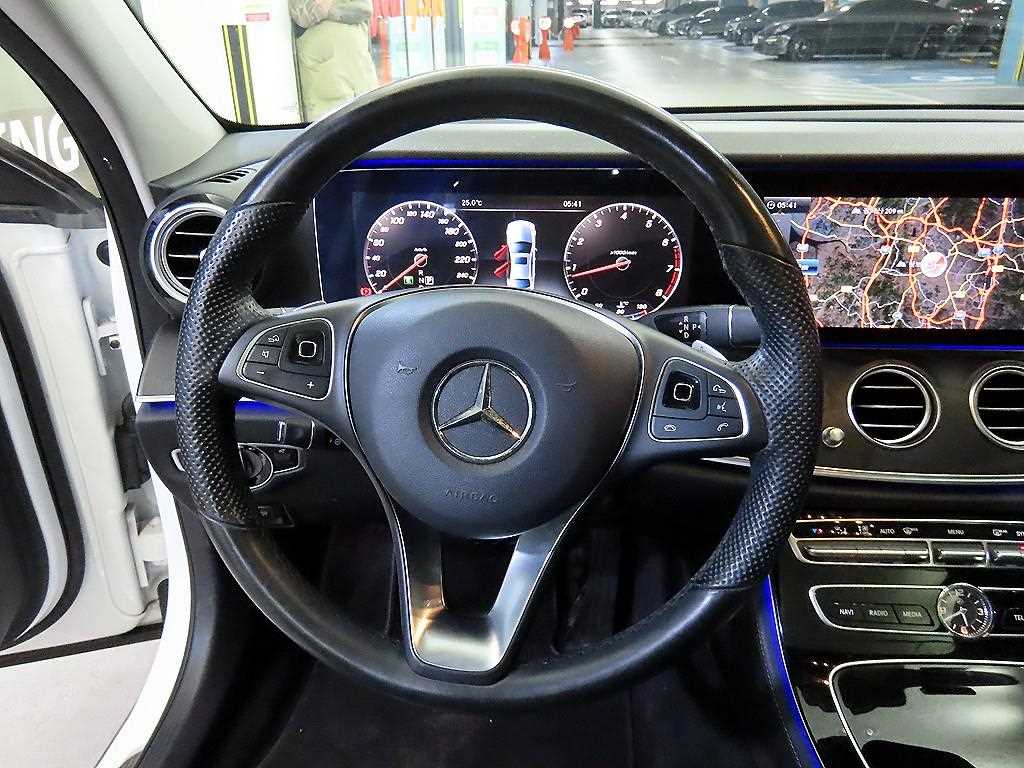 Mercedes Benz E class - Vista 8