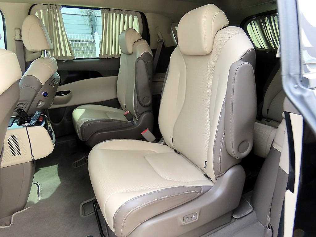 KIA Carnival - Vista 6