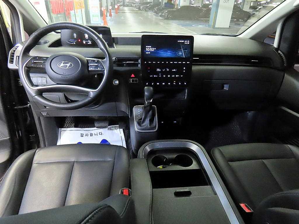 HYUNDAI Staria - Vista 10