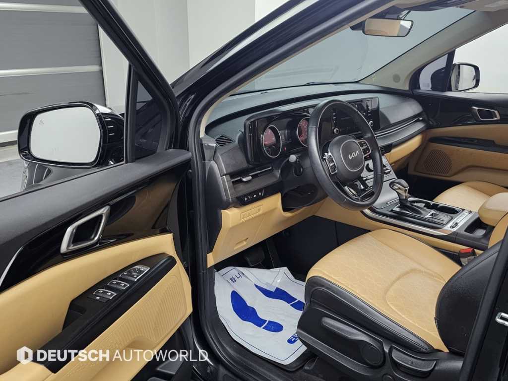 KIA Carnival - Vista 11
