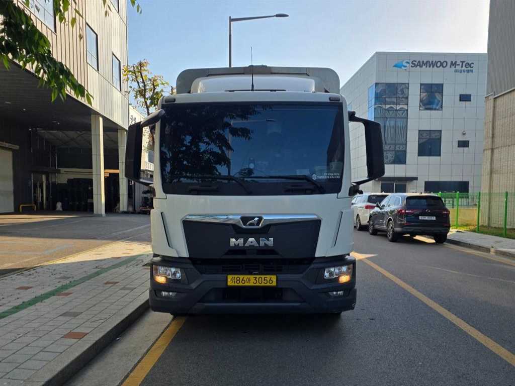 medium and large cargo truck - Vista 6