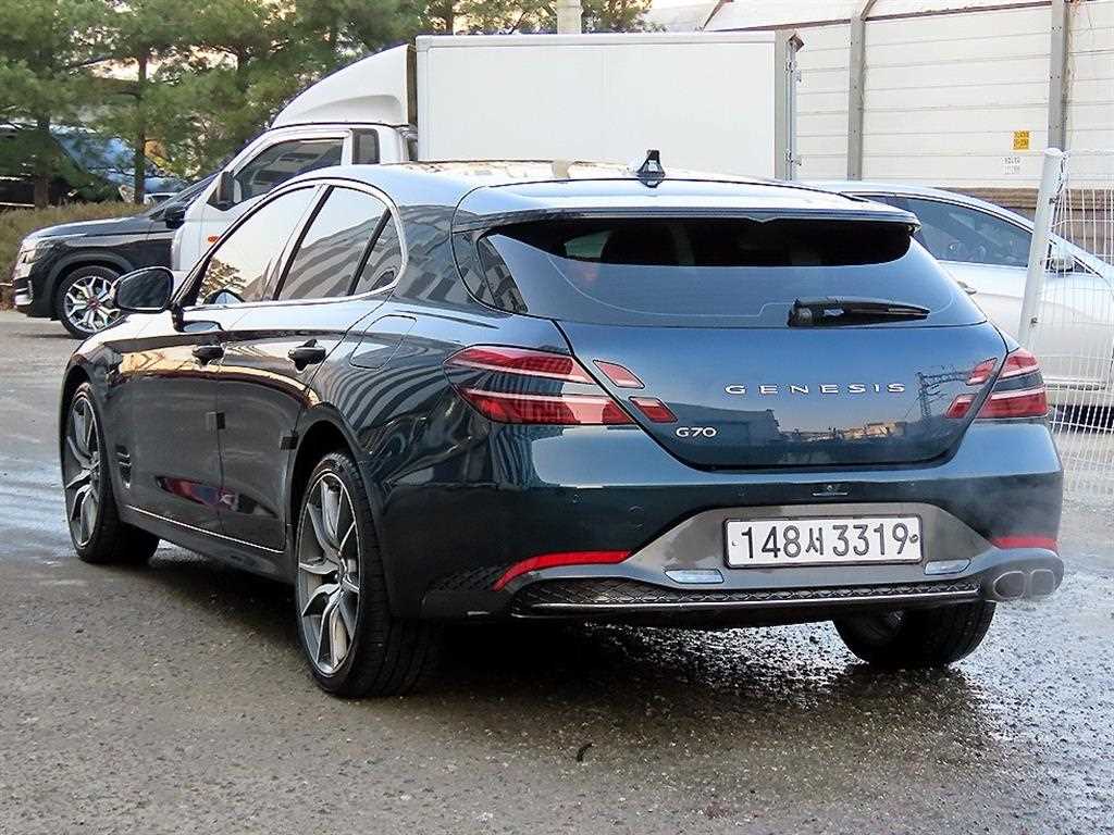 Genesis G70 - Vista 3