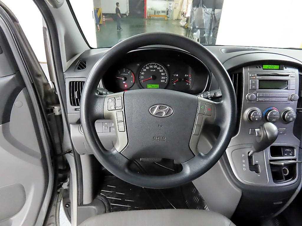 HYUNDAI Starex - Vista 9