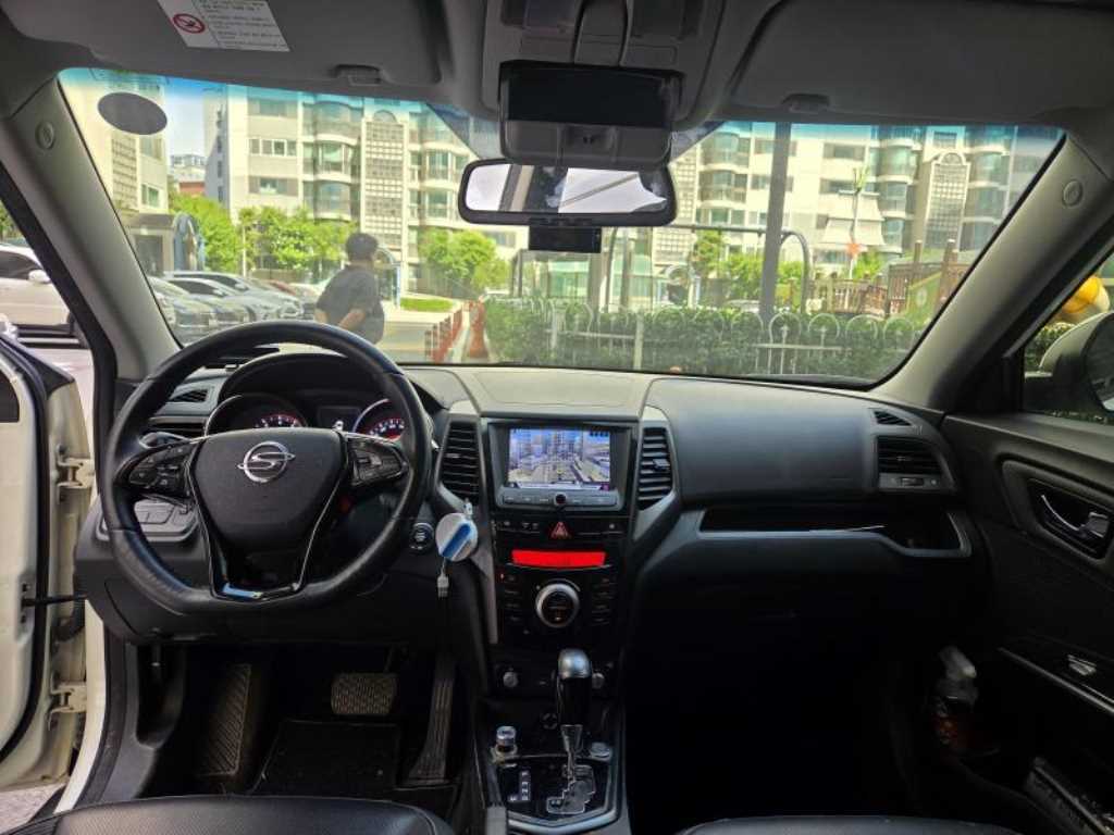 Ssangyong Tivoli - Vista 4