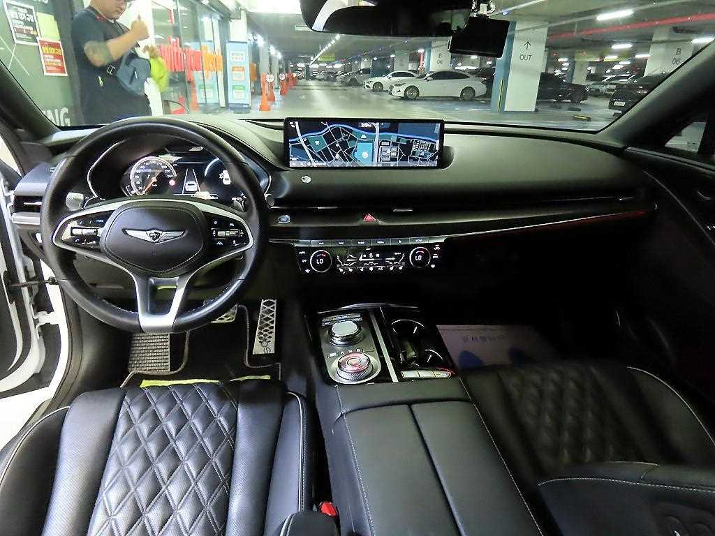 Genesis G80 - Vista 10