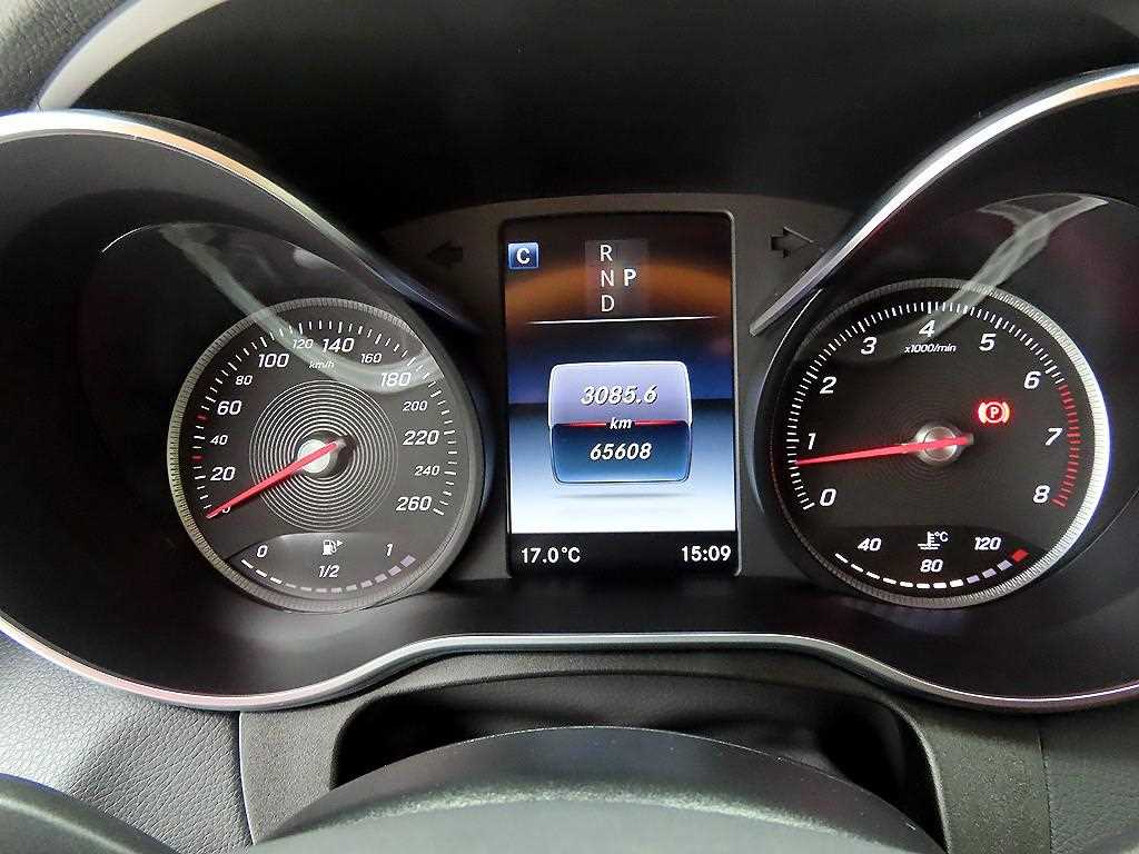 Mercedes Benz GLC Class - Vista 9