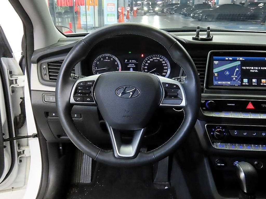 HYUNDAI Sonata - Vista 8