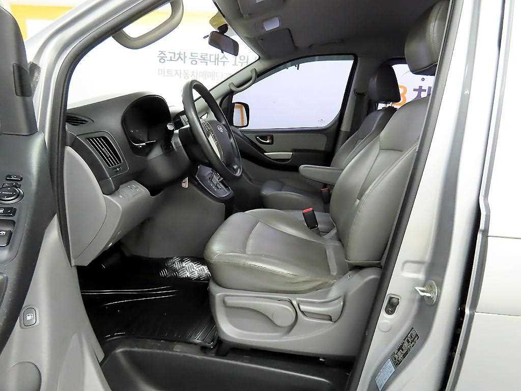 HYUNDAI Starex - Vista 5