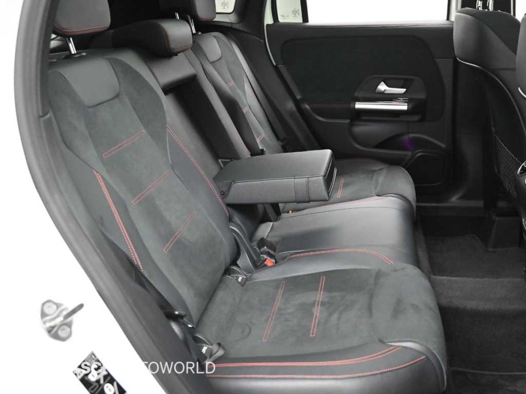 Mercedes Benz GLA Class - Vista 12