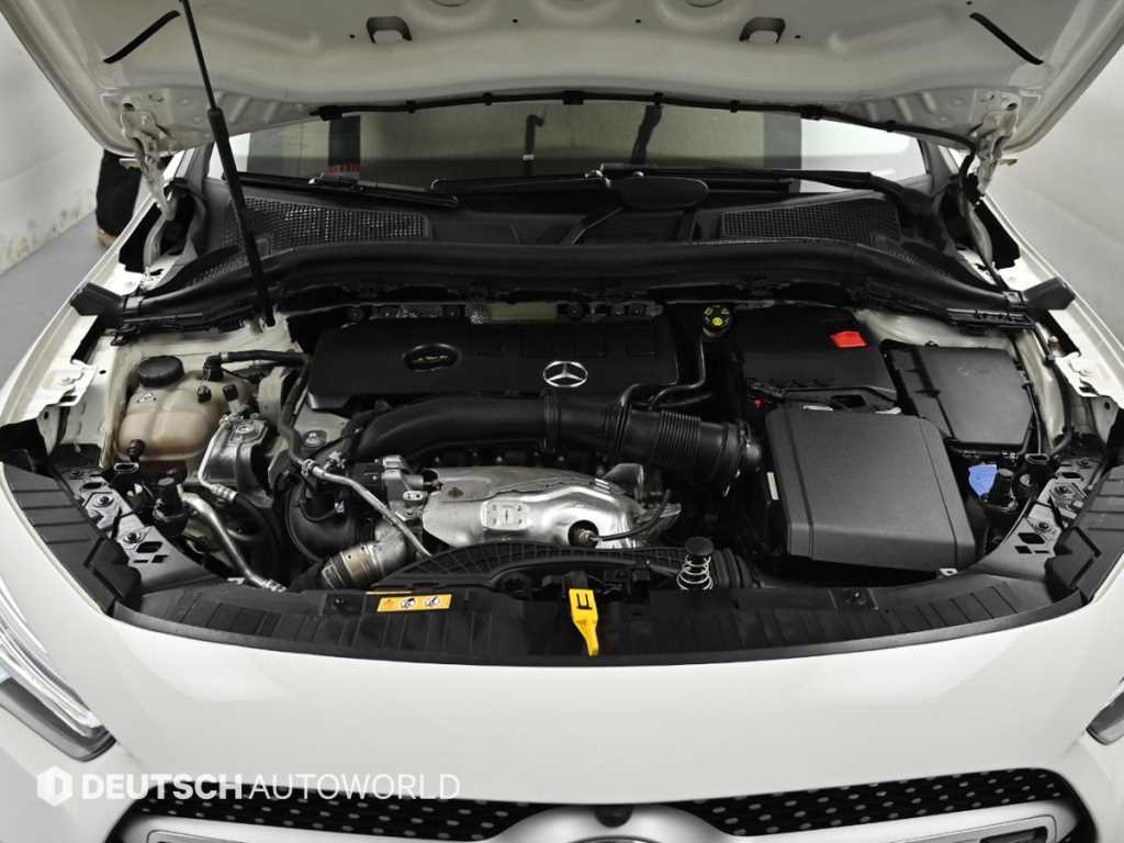 Mercedes Benz GLA Class - Vista 6